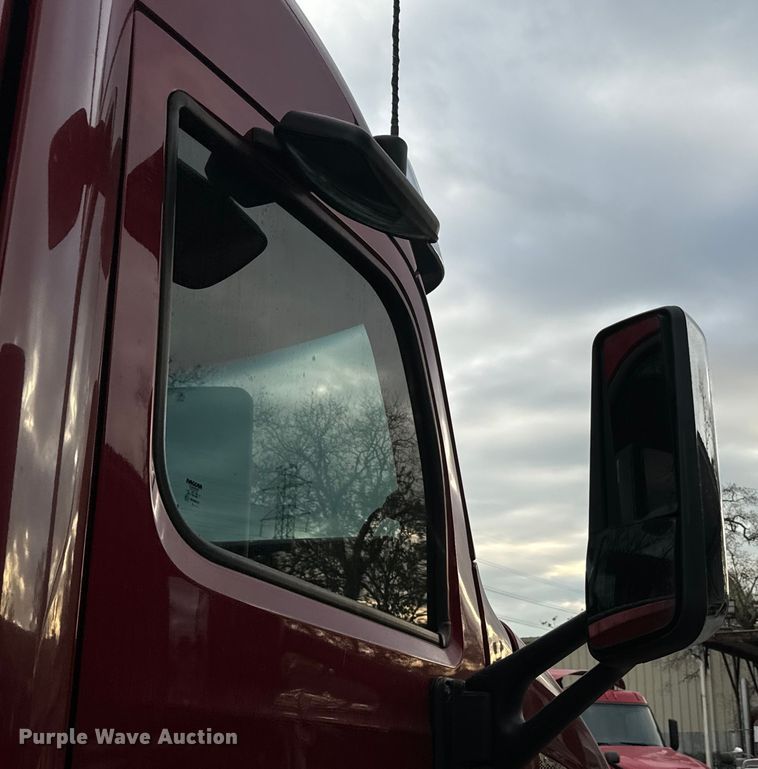 image for item EH3850 2017 Peterbilt 579 semi truck