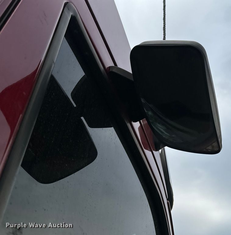 image for item EH3850 2017 Peterbilt 579 semi truck