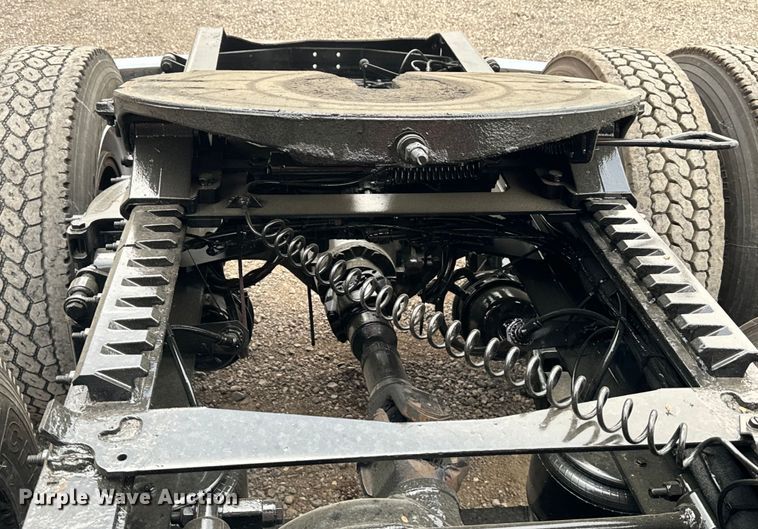 image for item EH3850 2017 Peterbilt 579 semi truck