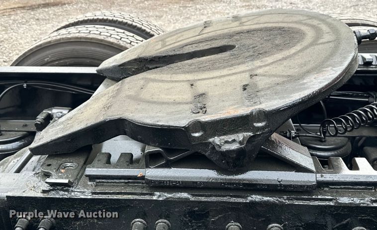 image for item EH3850 2017 Peterbilt 579 semi truck