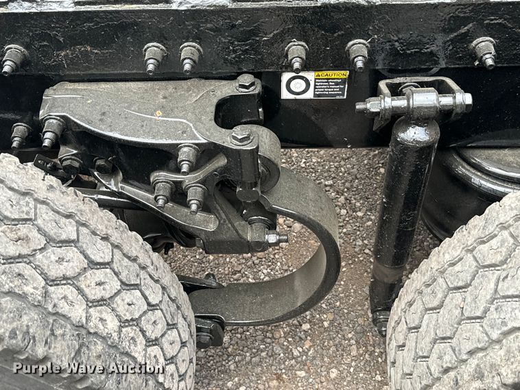 image for item EH3850 2017 Peterbilt 579 semi truck