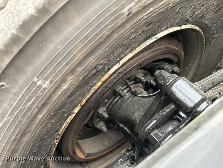 image for item EH3850 2017 Peterbilt 579 semi truck