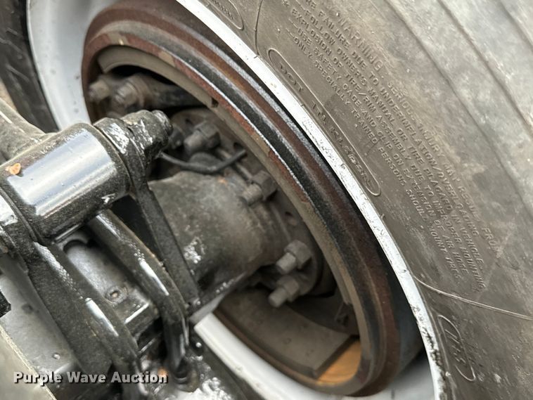 image for item EH3850 2017 Peterbilt 579 semi truck