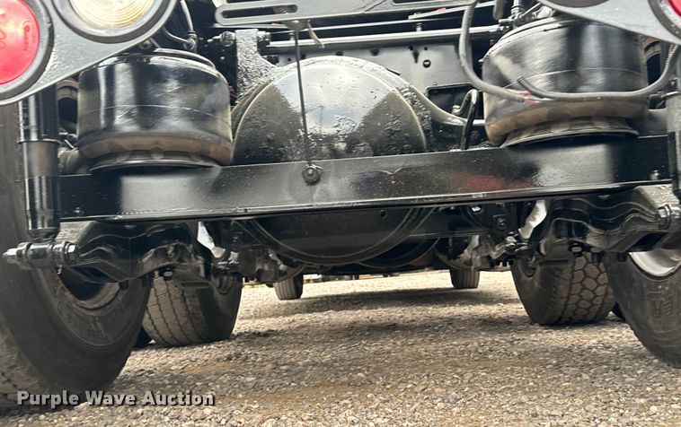 image for item EH3850 2017 Peterbilt 579 semi truck