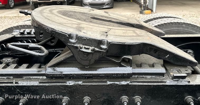 image for item EH3850 2017 Peterbilt 579 semi truck