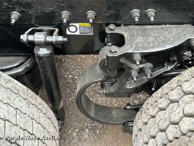 image for item EH3850 2017 Peterbilt 579 semi truck