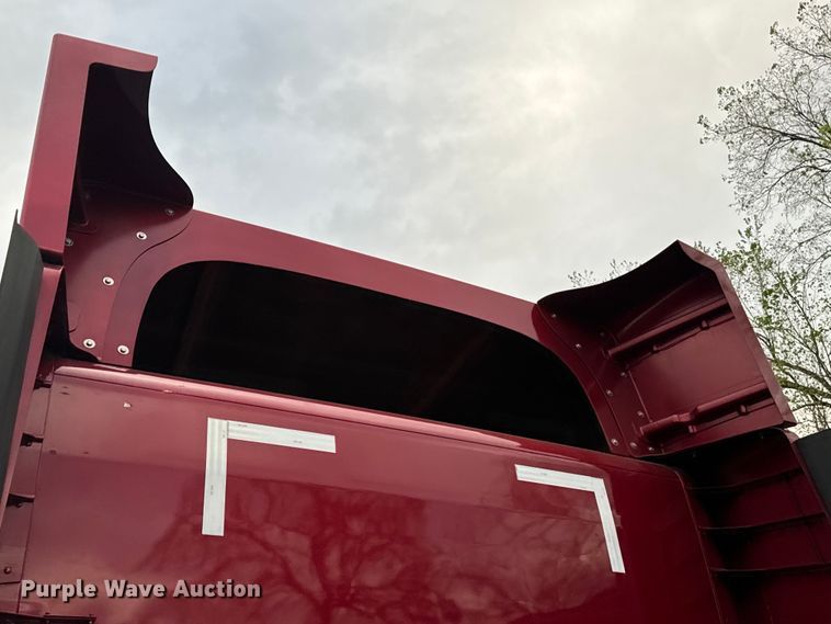 image for item EH3850 2017 Peterbilt 579 semi truck