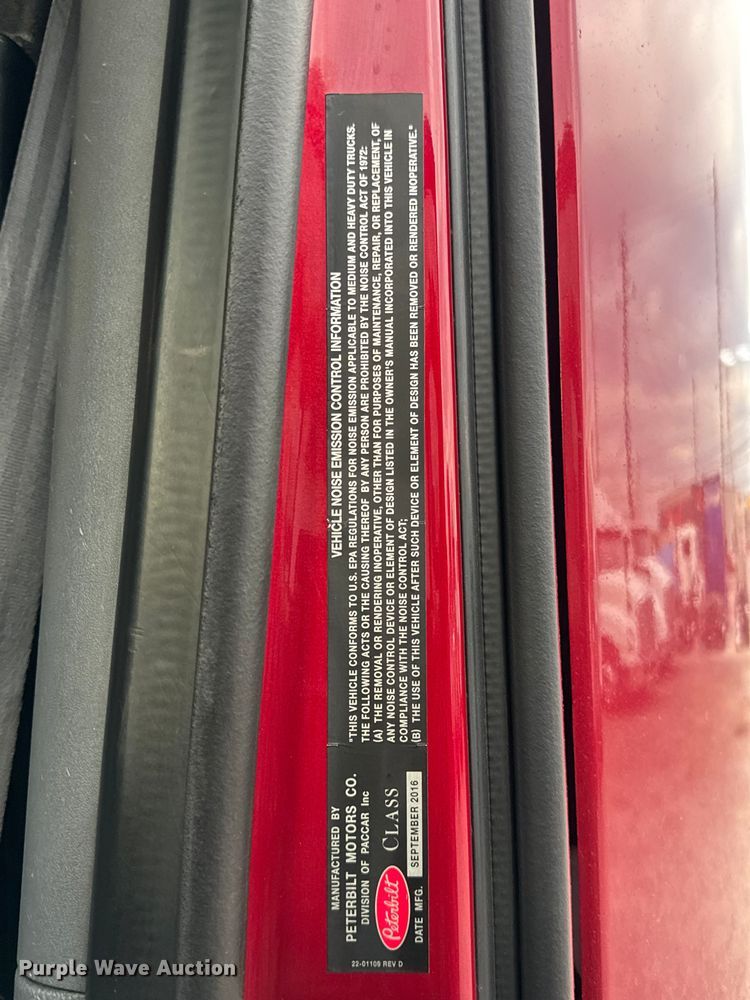 image for item EH3850 2017 Peterbilt 579 semi truck