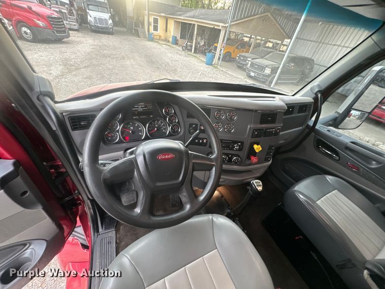 image for item EH3850 2017 Peterbilt 579 semi truck