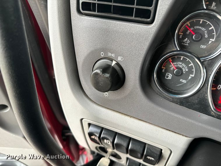 image for item EH3850 2017 Peterbilt 579 semi truck