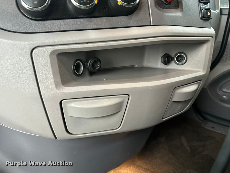 image for item EH3850 2017 Peterbilt 579 semi truck