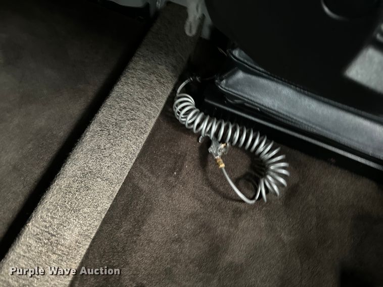 image for item EH3850 2017 Peterbilt 579 semi truck