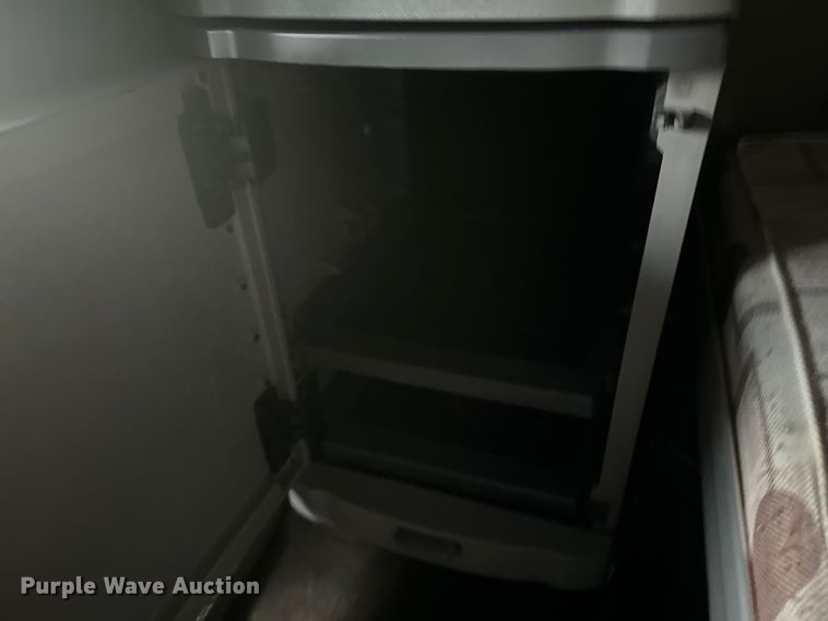 image for item EH3850 2017 Peterbilt 579 semi truck