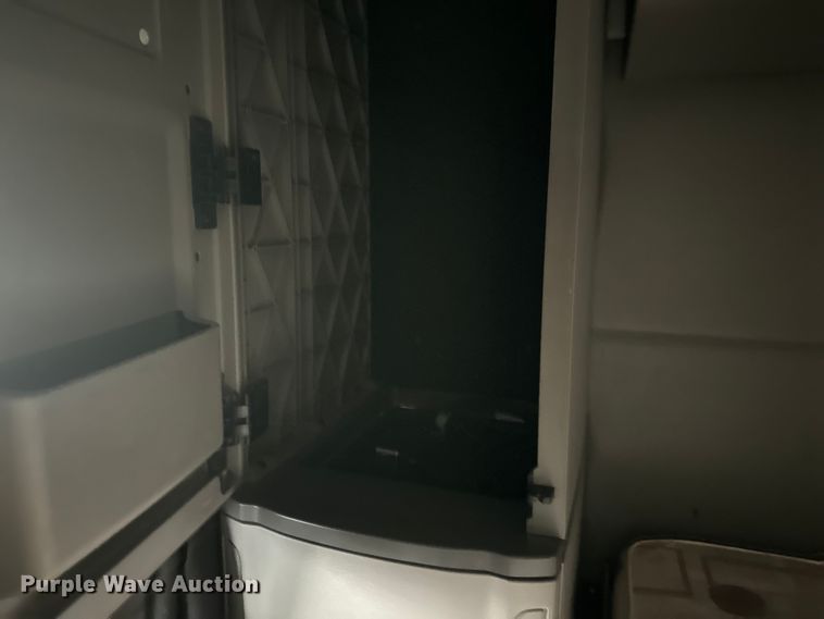 image for item EH3850 2017 Peterbilt 579 semi truck