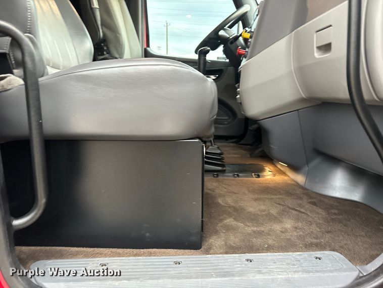 image for item EH3850 2017 Peterbilt 579 semi truck