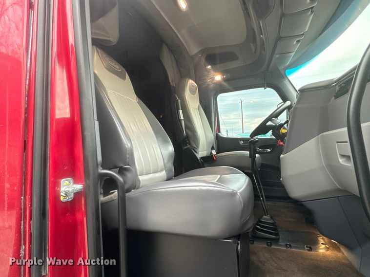 image for item EH3850 2017 Peterbilt 579 semi truck