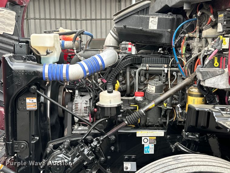 image for item EH3850 2017 Peterbilt 579 semi truck