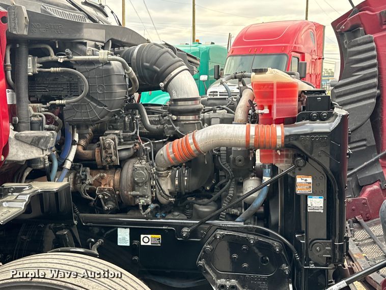 image for item EH3850 2017 Peterbilt 579 semi truck