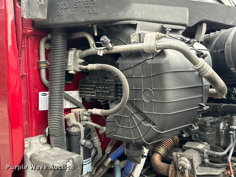 image for item EH3850 2017 Peterbilt 579 semi truck