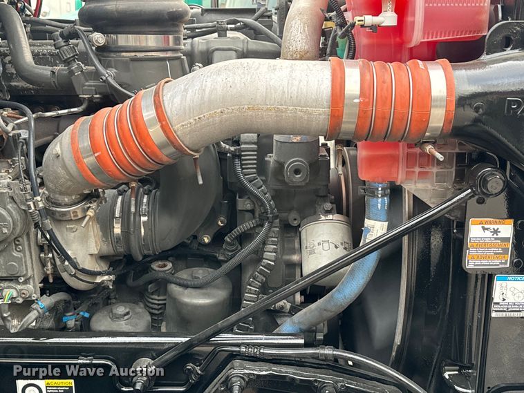 image for item EH3850 2017 Peterbilt 579 semi truck