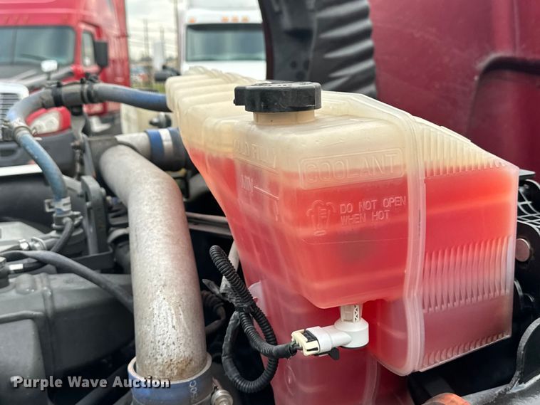 image for item EH3850 2017 Peterbilt 579 semi truck