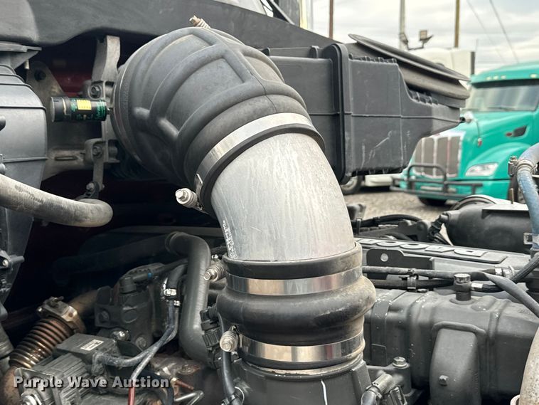 image for item EH3850 2017 Peterbilt 579 semi truck