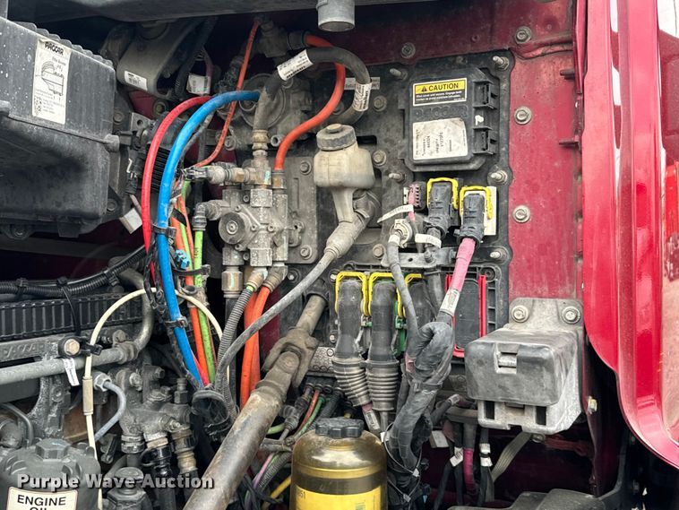 image for item EH3850 2017 Peterbilt 579 semi truck