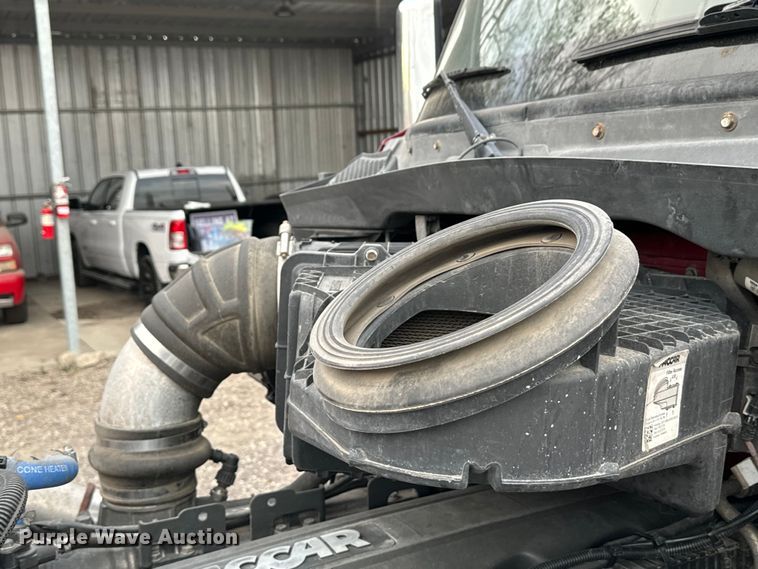 image for item EH3850 2017 Peterbilt 579 semi truck