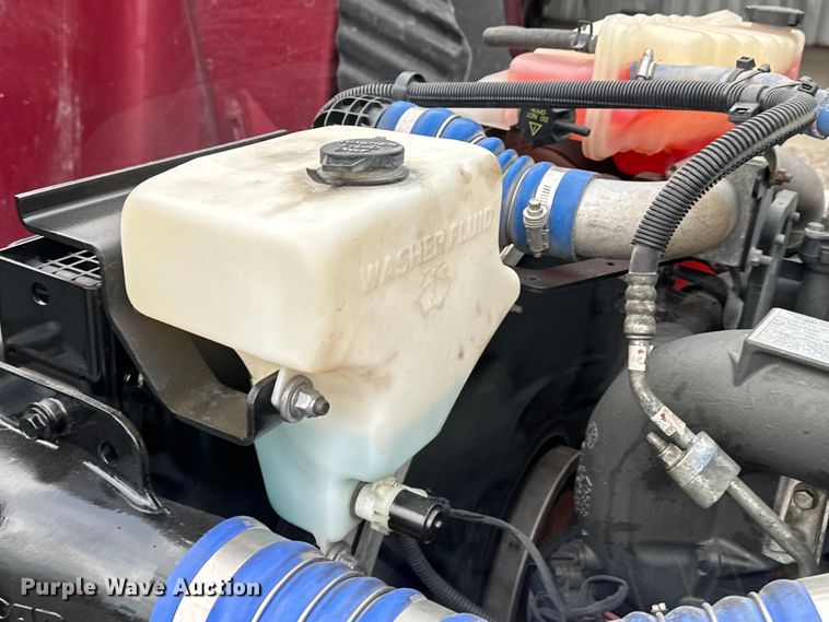 image for item EH3850 2017 Peterbilt 579 semi truck