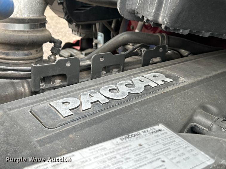 image for item EH3850 2017 Peterbilt 579 semi truck