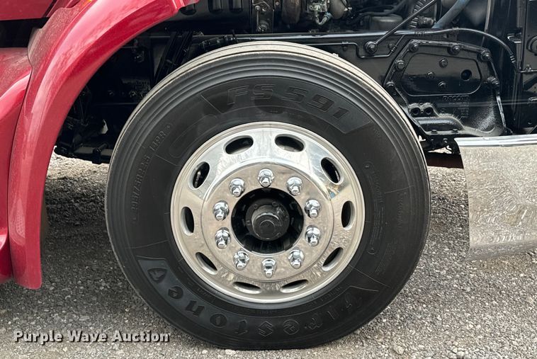 image for item EH3850 2017 Peterbilt 579 semi truck