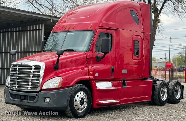 image for item EH3851 2017 Freightliner  Cascadia  semi truck