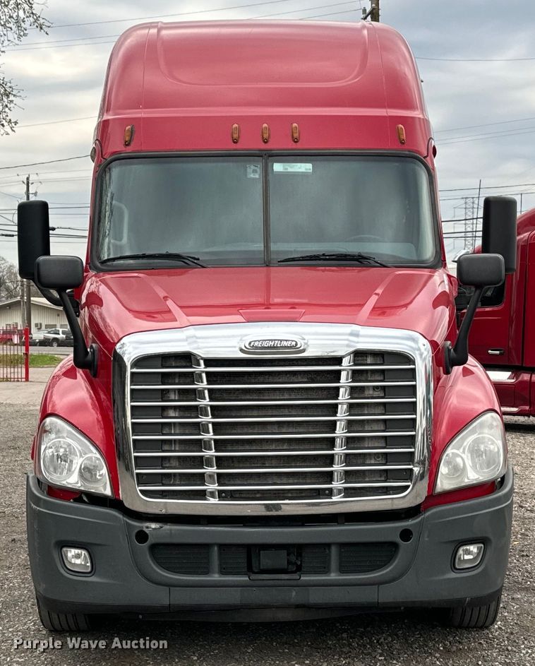 image for item EH3851 2017 Freightliner  Cascadia  semi truck