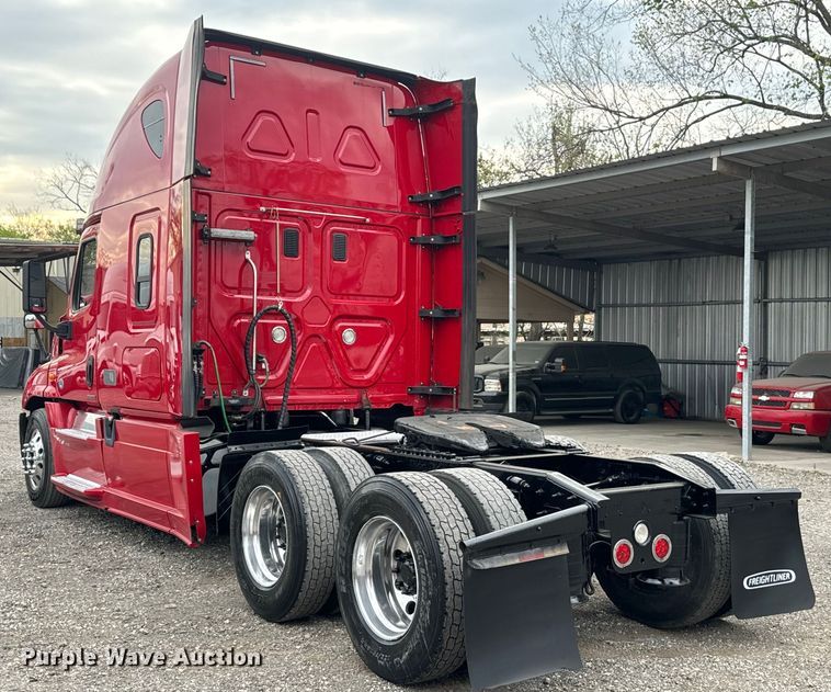 image for item EH3851 2017 Freightliner  Cascadia  semi truck