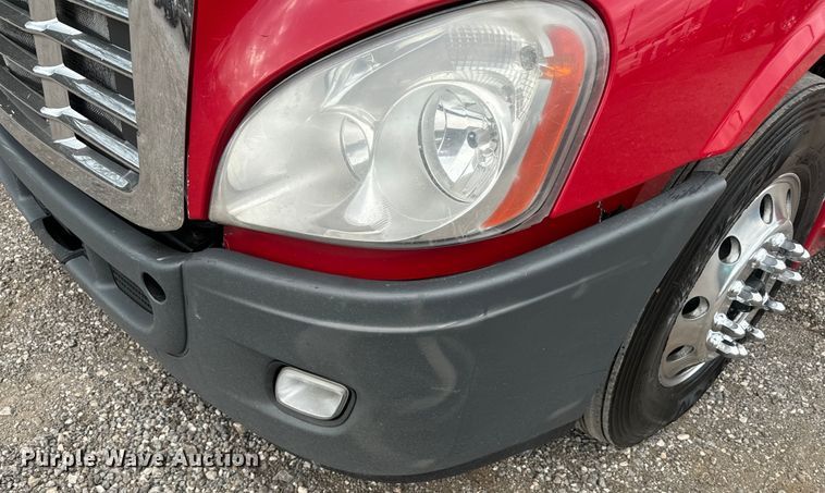 image for item EH3851 2017 Freightliner  Cascadia  semi truck