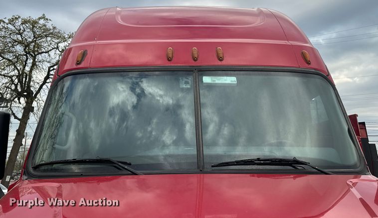 image for item EH3851 2017 Freightliner  Cascadia  semi truck