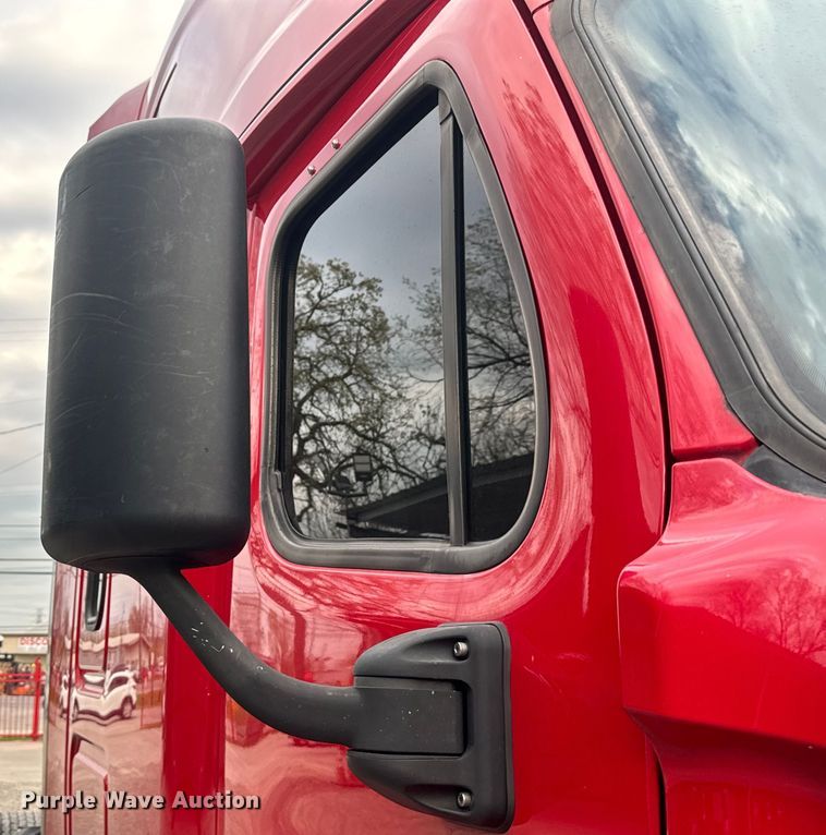 image for item EH3851 2017 Freightliner  Cascadia  semi truck