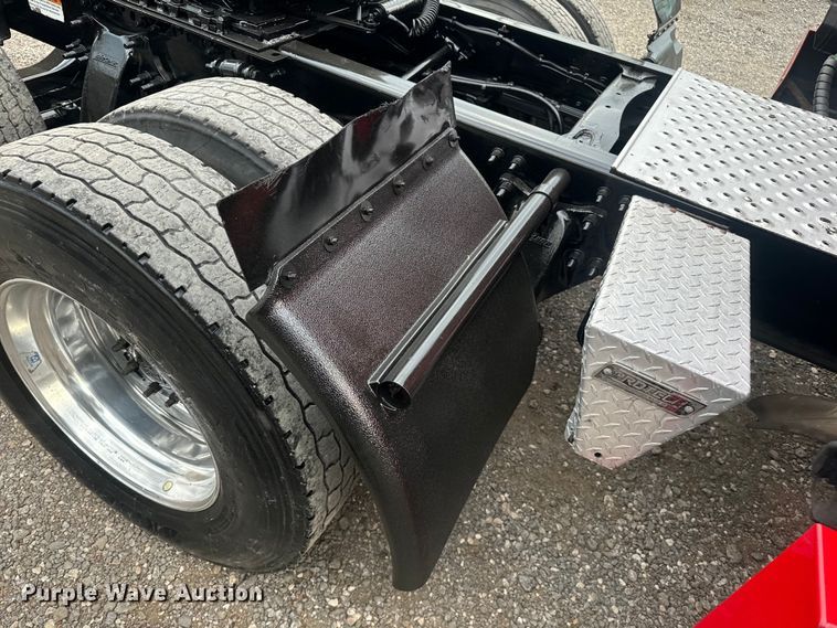 image for item EH3851 2017 Freightliner  Cascadia  semi truck