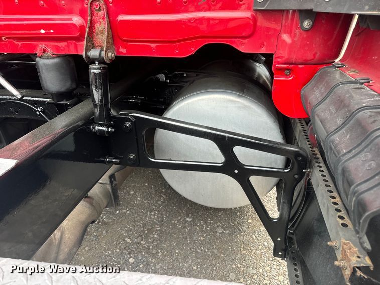 image for item EH3851 2017 Freightliner  Cascadia  semi truck