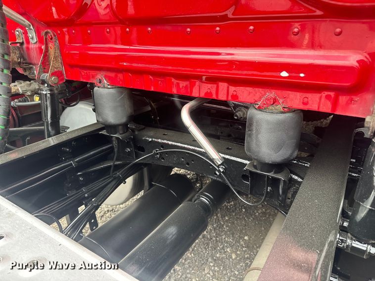 image for item EH3851 2017 Freightliner  Cascadia  semi truck