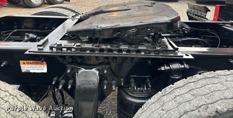 image for item EH3851 2017 Freightliner  Cascadia  semi truck