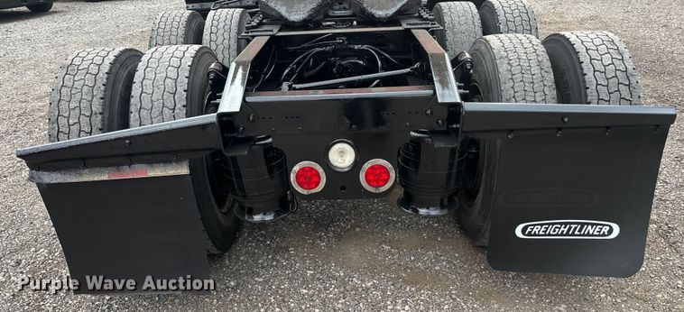 image for item EH3851 2017 Freightliner  Cascadia  semi truck