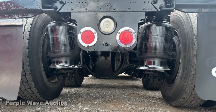 image for item EH3851 2017 Freightliner  Cascadia  semi truck