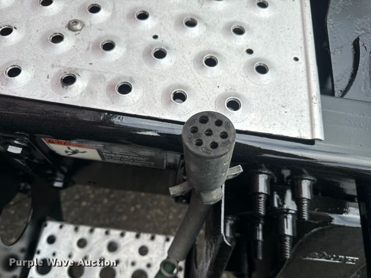 image for item EH3851 2017 Freightliner  Cascadia  semi truck