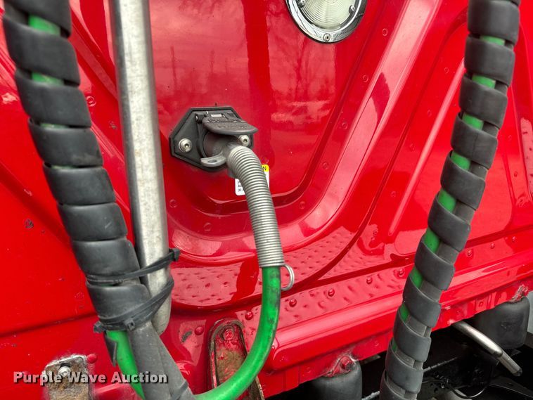 image for item EH3851 2017 Freightliner  Cascadia  semi truck