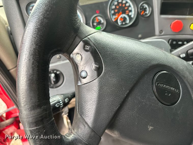 image for item EH3851 2017 Freightliner  Cascadia  semi truck