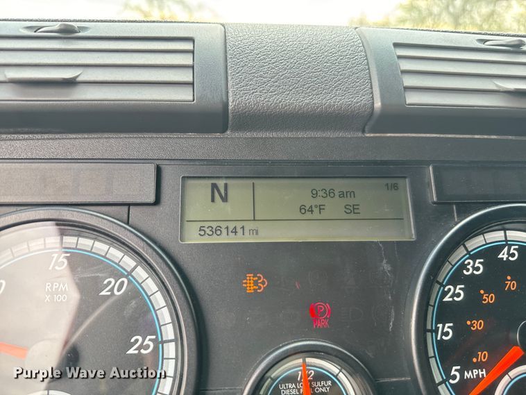 image for item EH3851 2017 Freightliner  Cascadia  semi truck