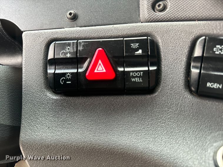 image for item EH3851 2017 Freightliner  Cascadia  semi truck