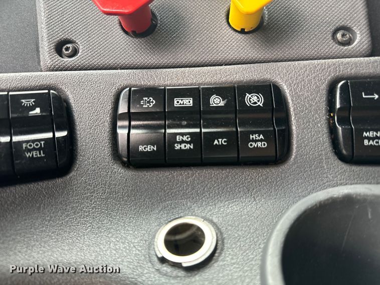 image for item EH3851 2017 Freightliner  Cascadia  semi truck