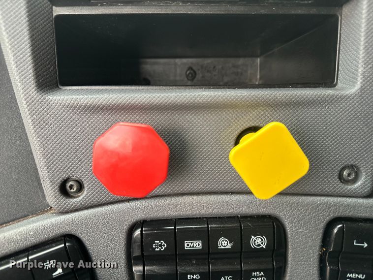 image for item EH3851 2017 Freightliner  Cascadia  semi truck